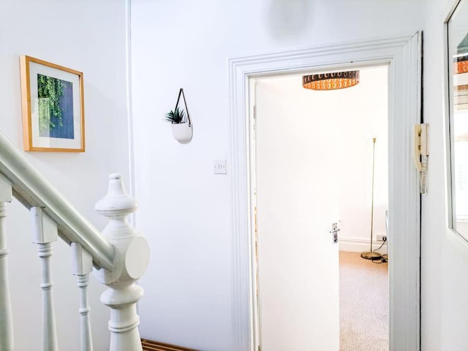 3 Bed Flat Near To Cardiff And Cardiff Bay Apartment Exterior photo